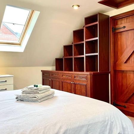 Adorable 2 Bedroom Countryside Guesthouse Broome  ภายนอก รูปภาพ