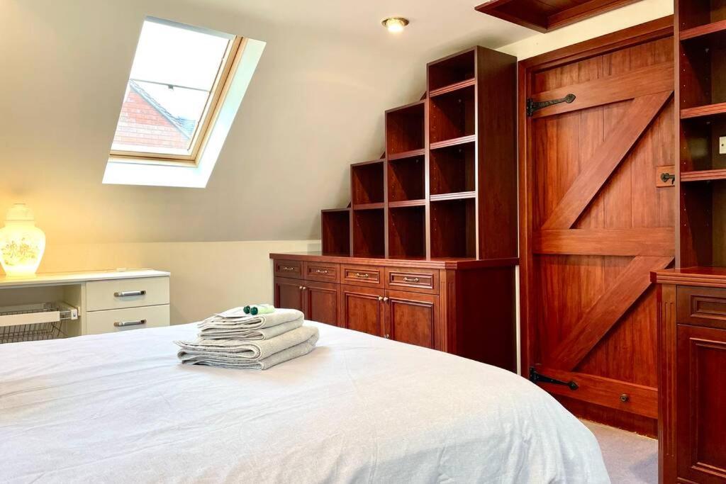 Adorable 2 Bedroom Countryside Guesthouse Broome  ภายนอก รูปภาพ